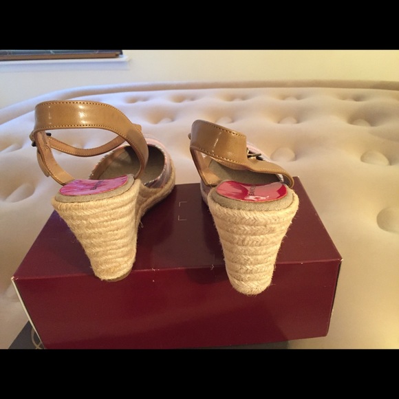 Multicolored straw wedge shoes with brown straps. - Picture 4 of 5